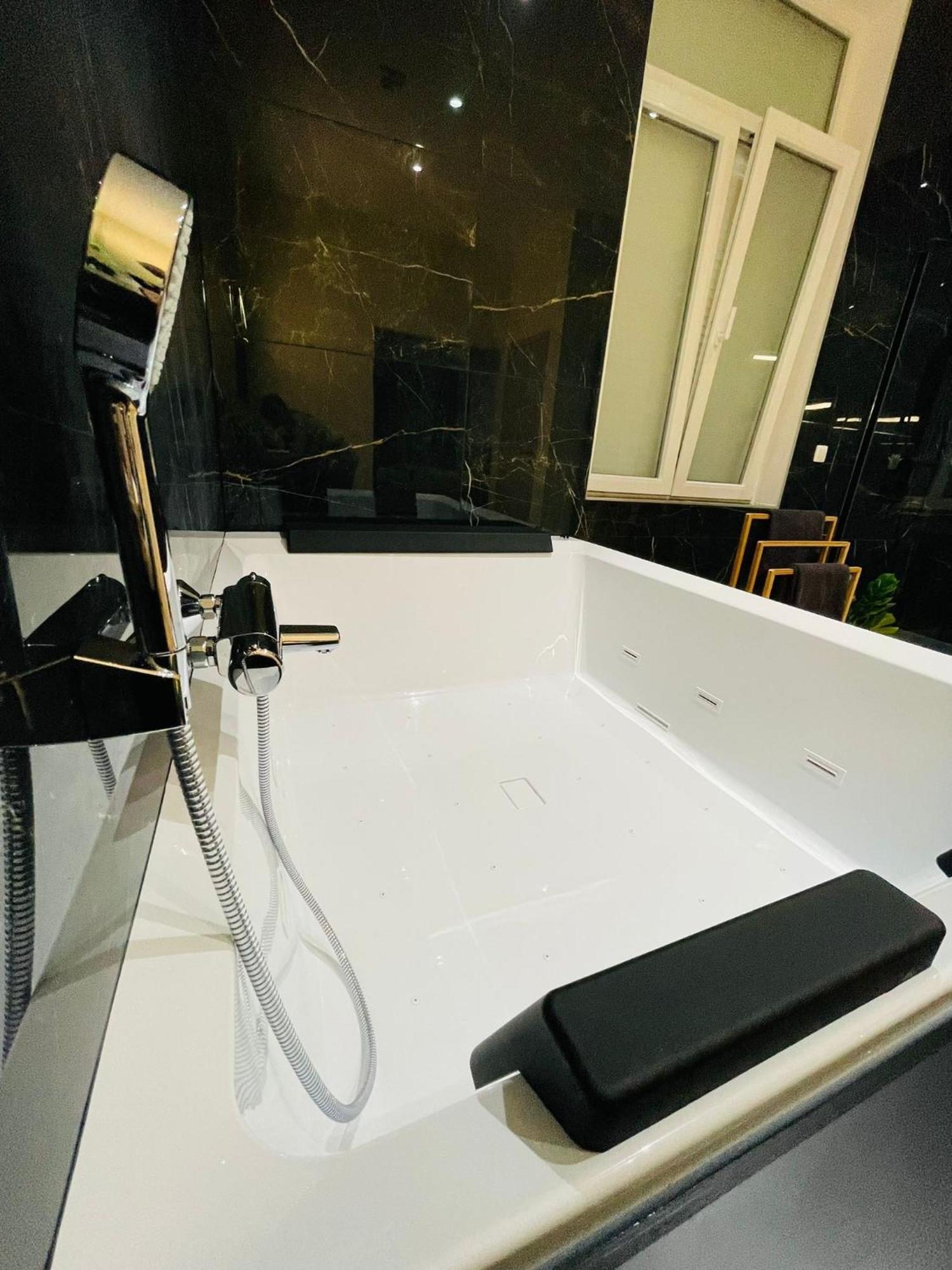 Appartement Exotique Avec Bain Balneo Luik Buitenkant foto